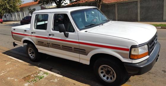 FORD F-1000 2.5 XL 4X2 CS 8V TURBO DIESEL 2P MANUAL FORD F-1000 2.5 XL 4X2 CS 8V TURBO DIESEL 2P MANUAL